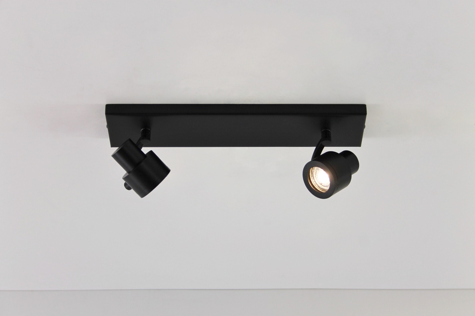 Opbouwspot zwart 2-lichts 39471 Opbouwspot zwart 2-lichts 39471