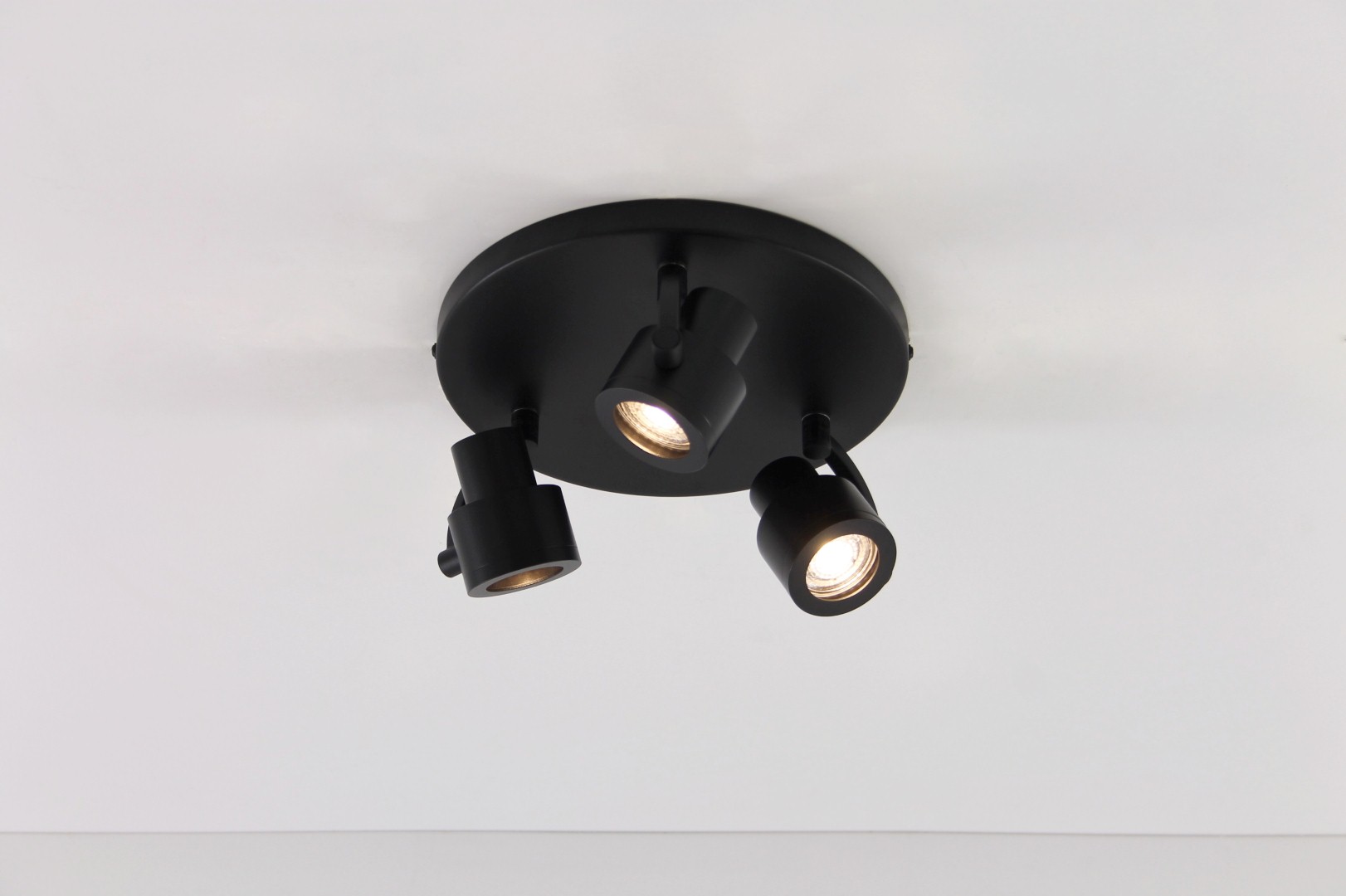 Opbouwspot zwart 3-lichts 39470 Opbouwspot zwart 3-lichts 39470