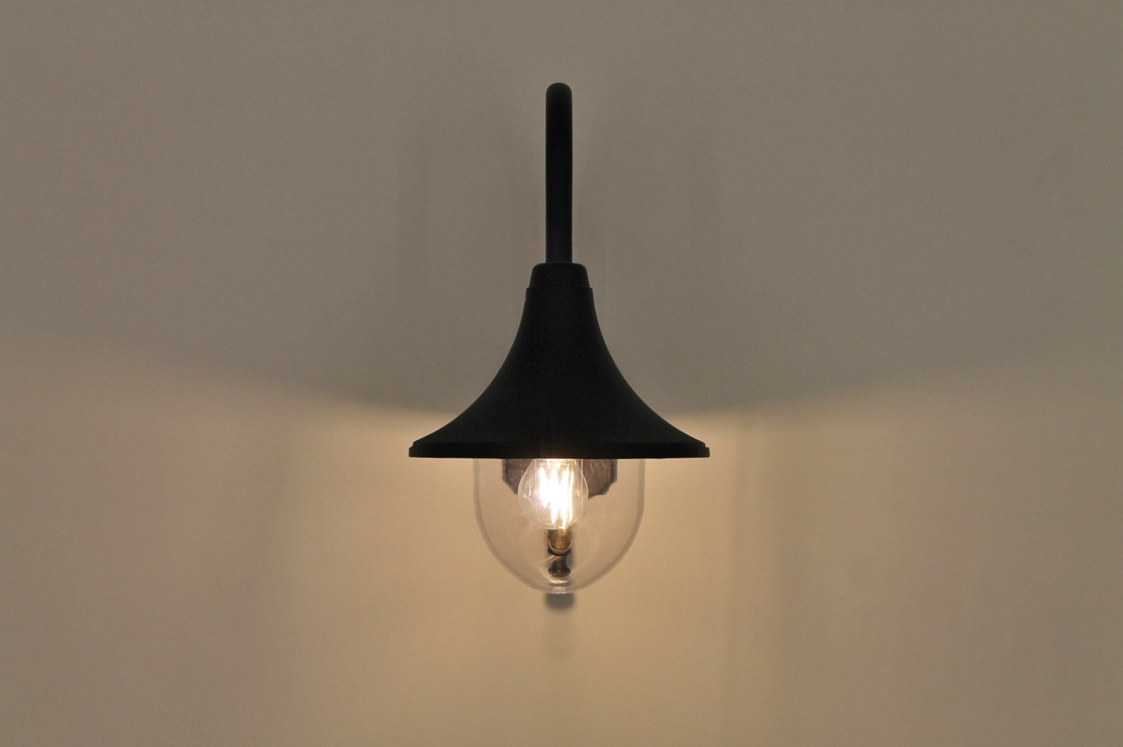 Buiten wandlamp zwart neerwaarts 35320 Buiten wandlamp zwart neerwaarts 35320