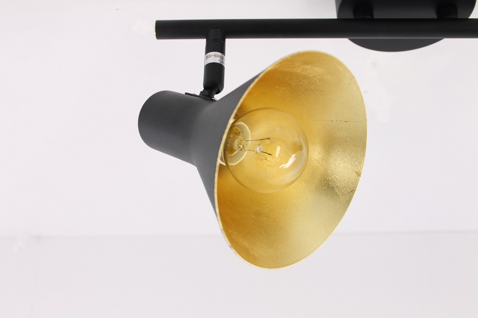 Opbouwspot zwart met goud 2-lichts 38532 Opbouwspot zwart met goud 2-lichts 38532