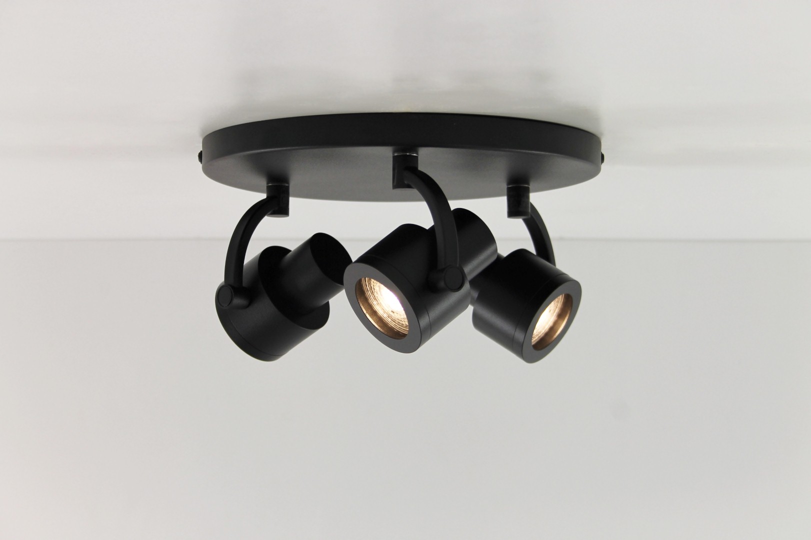 Opbouwspot zwart 3-lichts 39470 Opbouwspot zwart 3-lichts 39470