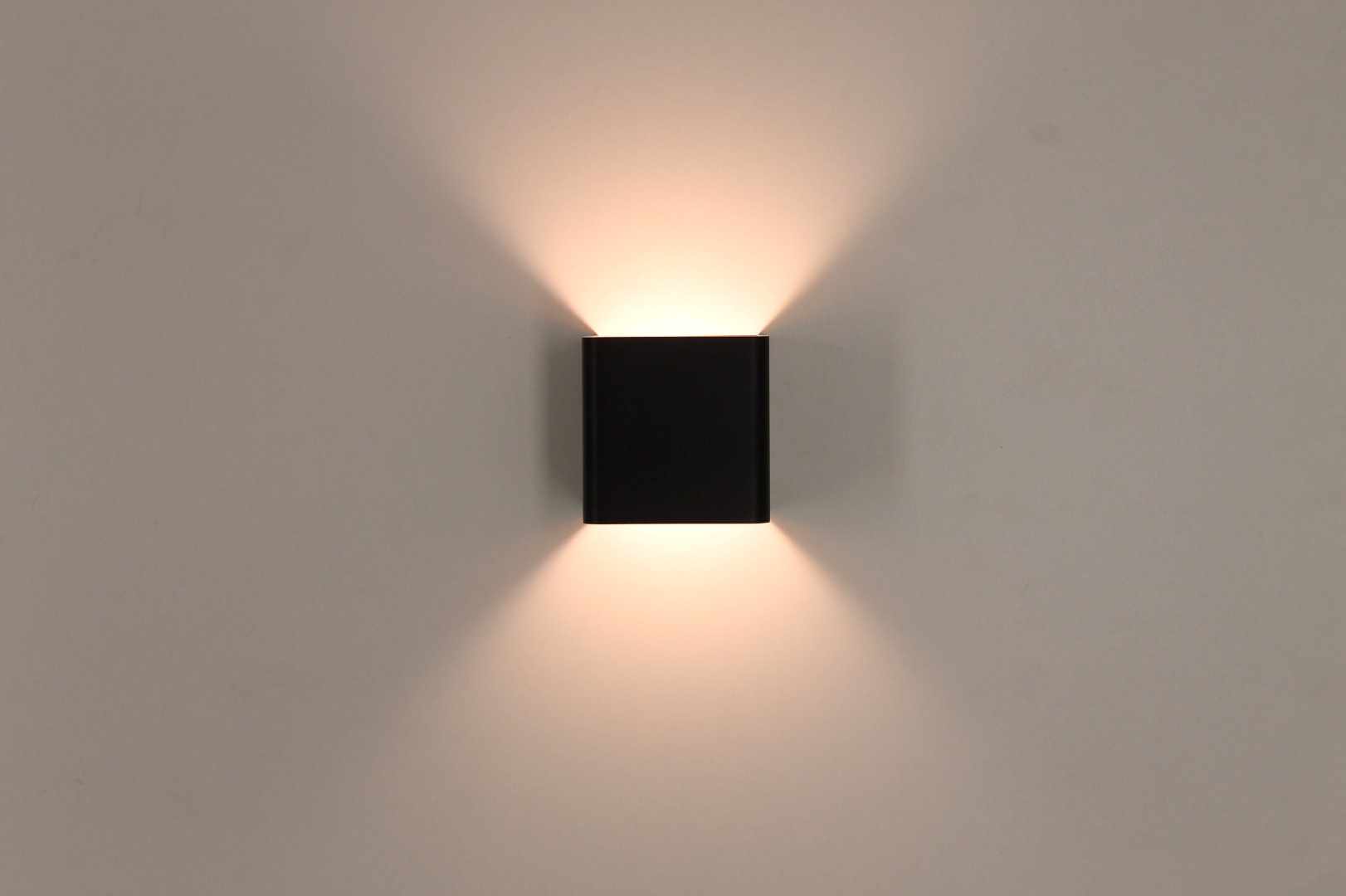 Wandlamp up en down LED |zwart met goud 41515 Wandlamp up en down LED |zwart met goud 41515