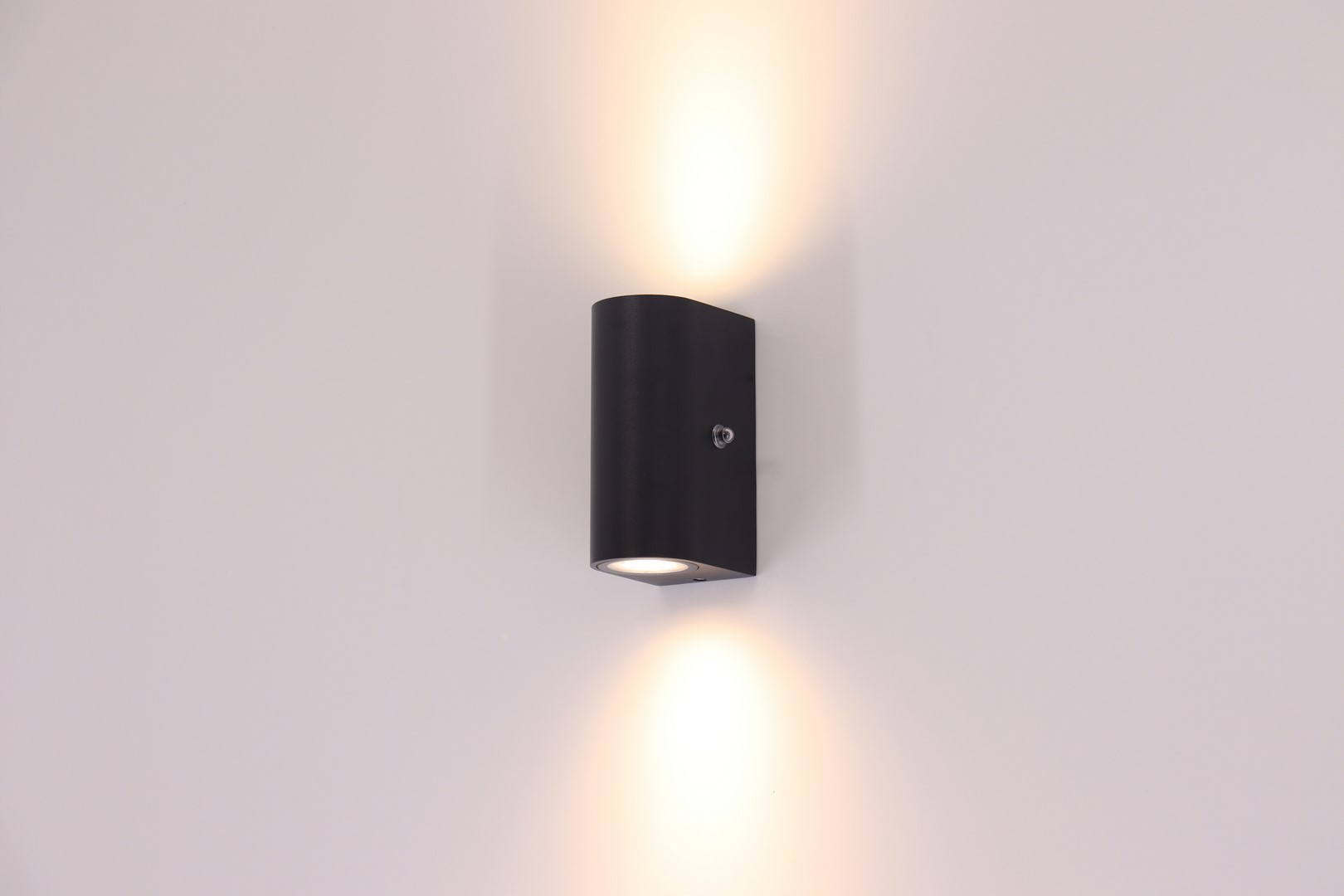 nabootsen Extreem heroïsch Buitenlamp zwart LED halfrond | schemerschakelaar | aluminium