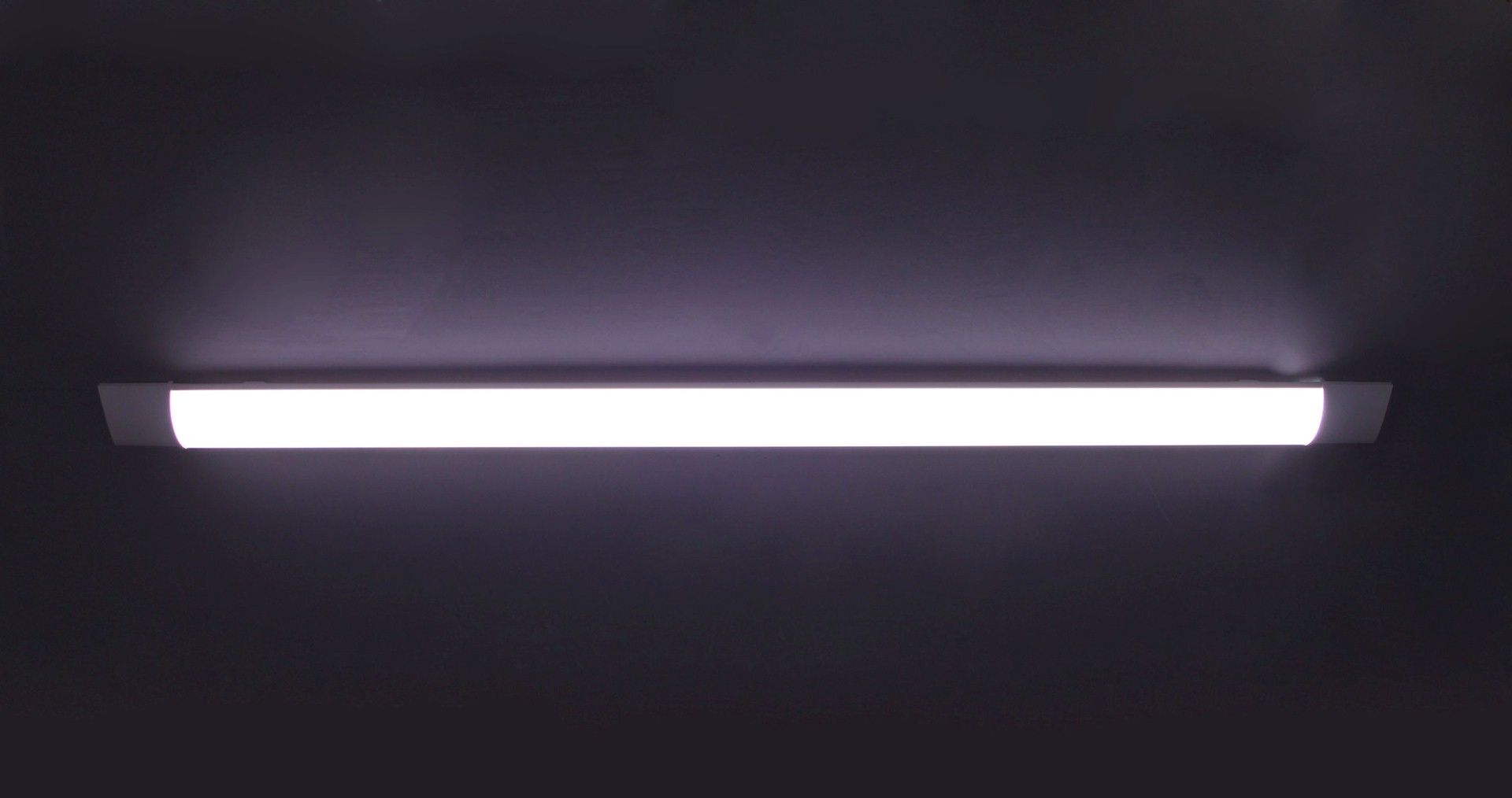 Plafondlamp strak wit armatuur lang 40491 Plafondlamp strak wit armatuur lang 40491