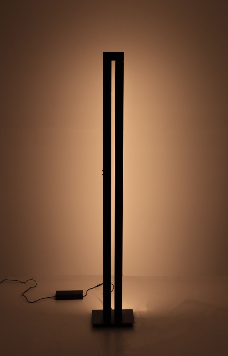 Strakke zwarte design vloerlamp - dim to warm 43621 Strakke zwarte design vloerlamp - dim to warm 43621