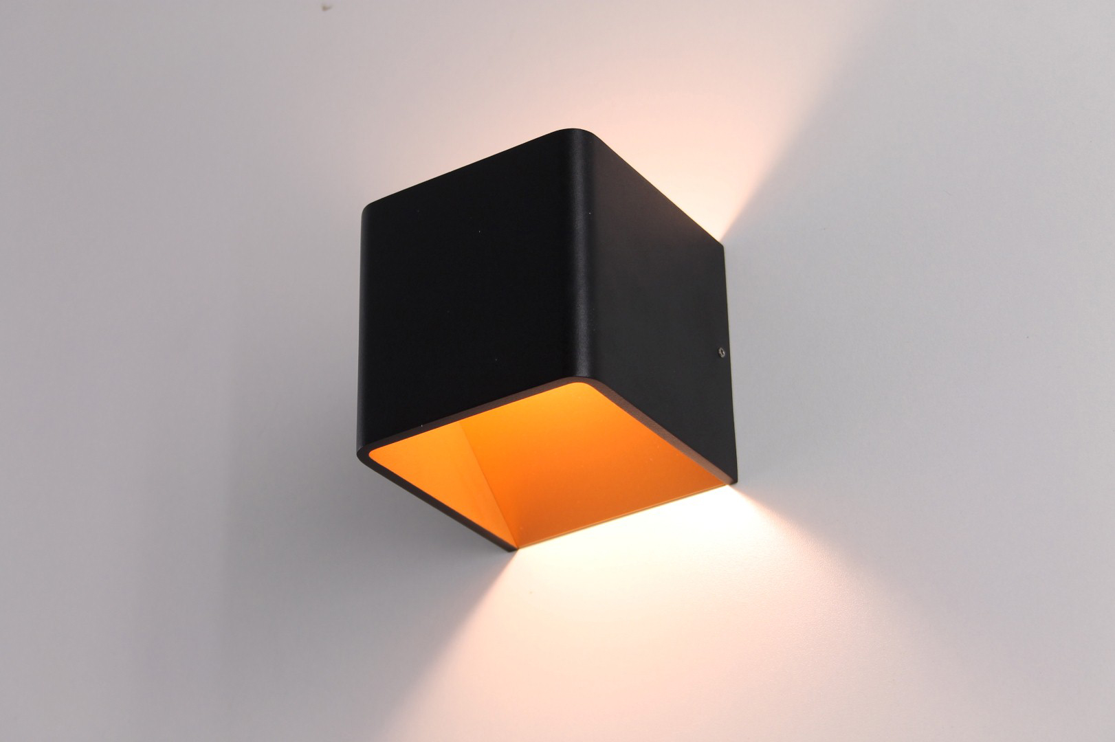 Wandlamp up en down LED |zwart met goud 41515 Wandlamp up en down LED |zwart met goud 41515