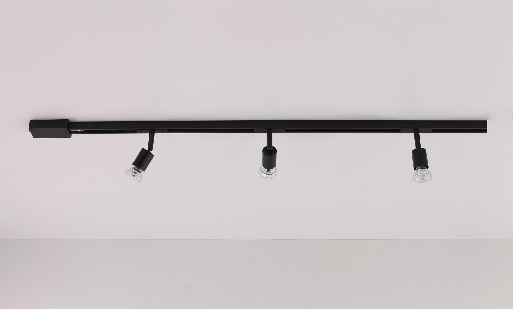 Railverlichting 1 meter met 3 spots compleet LUXE-serie 50032 Railverlichting 1 meter met 3 spots compleet LUXE-serie 50032