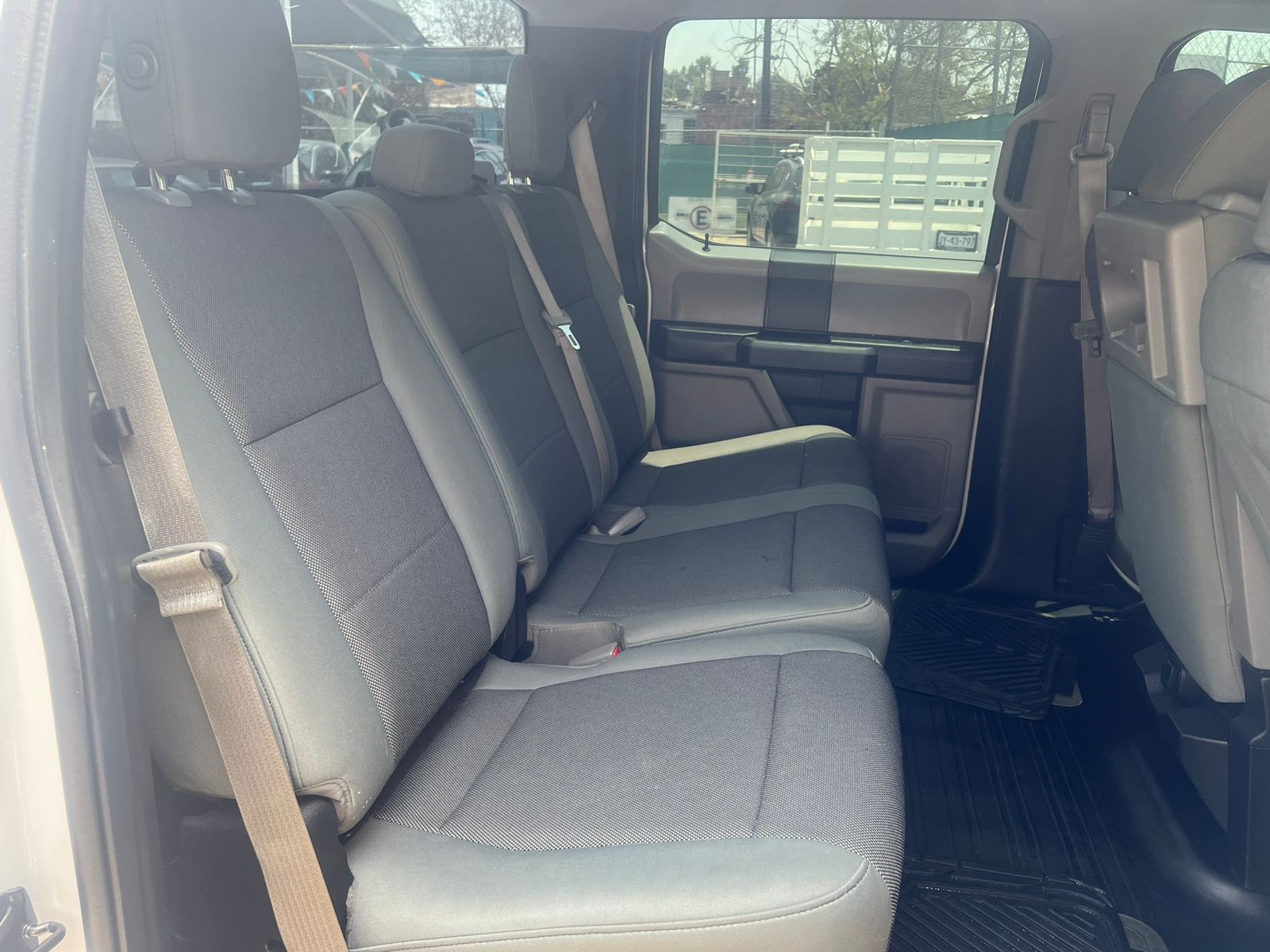 Ford F150 2017 crew cab. 4x2 v6 Automático