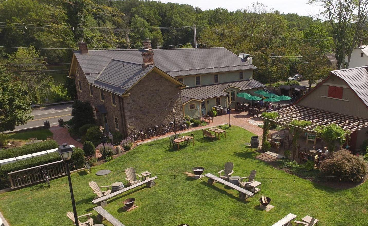 Café. Bakery. Deli. to the LGS Lumberville General Store