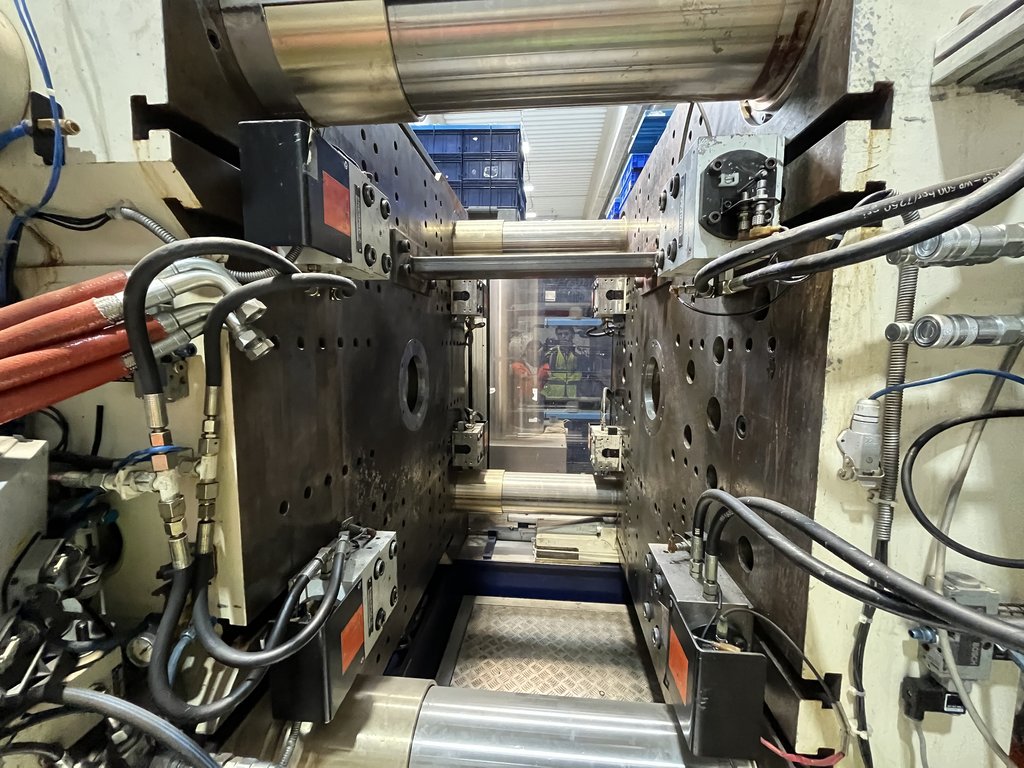 Krauss Maffei KM800-4350MC (Clamping unit completely overhauled, excellent condition)