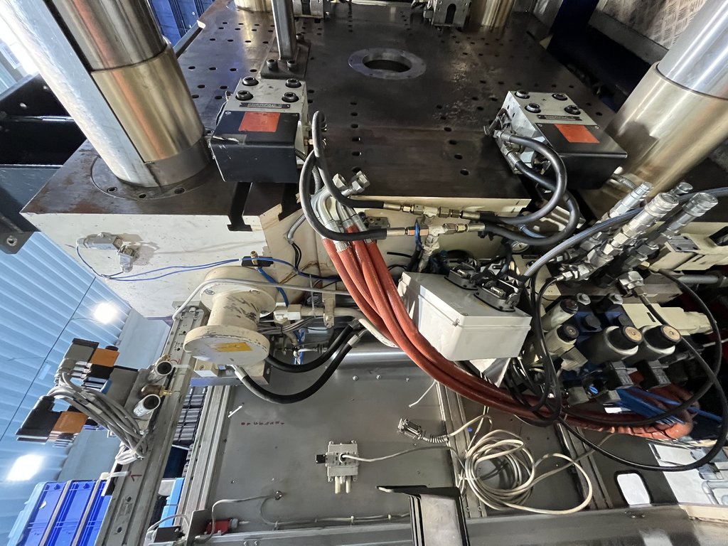 Krauss Maffei KM800-4350MC (Clamping unit completely overhauled, excellent condition)