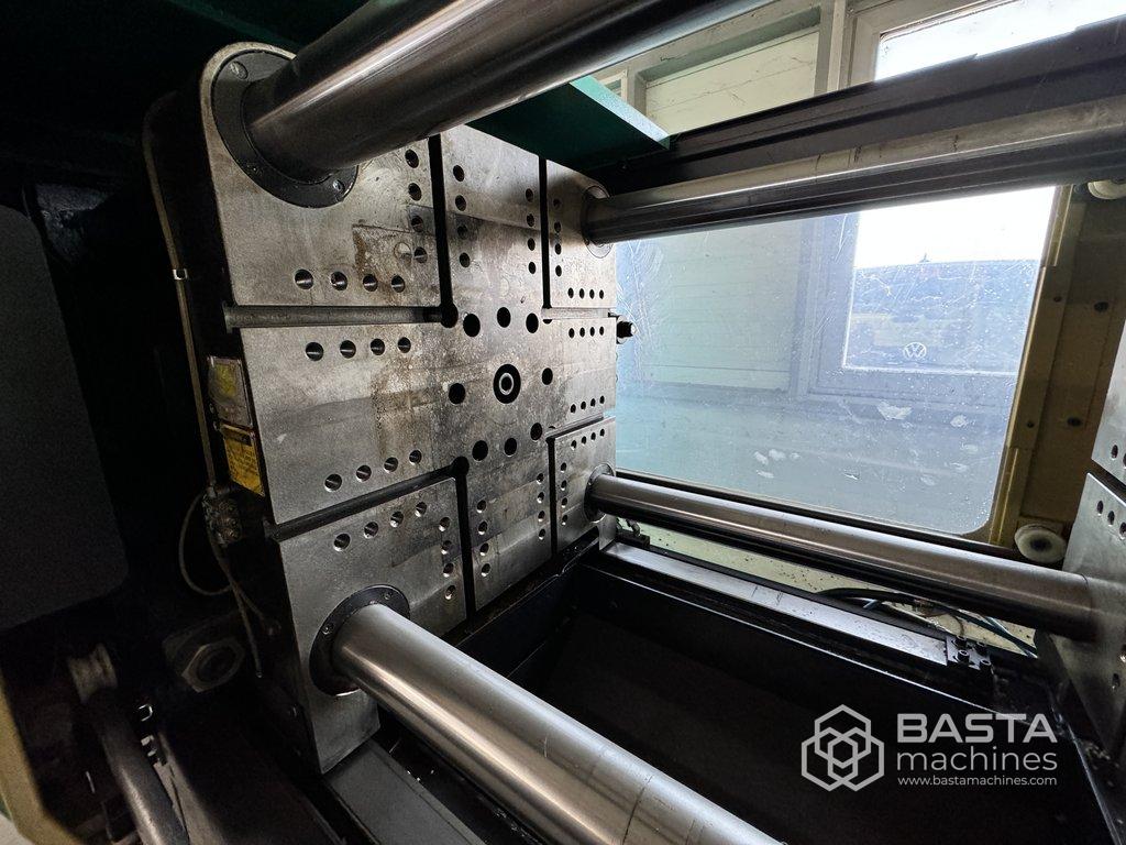 LOG 160 ton injection molding machine (2016) new screw and barrel