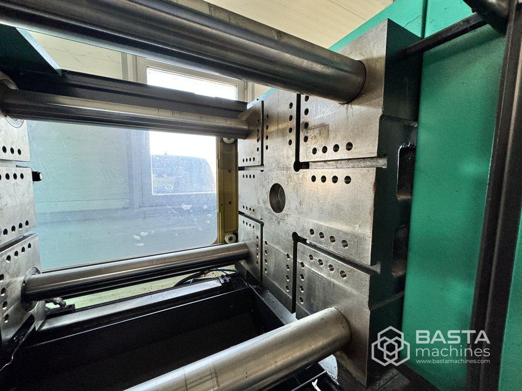 LOG 160 ton injection molding machine (2016) new screw and barrel
