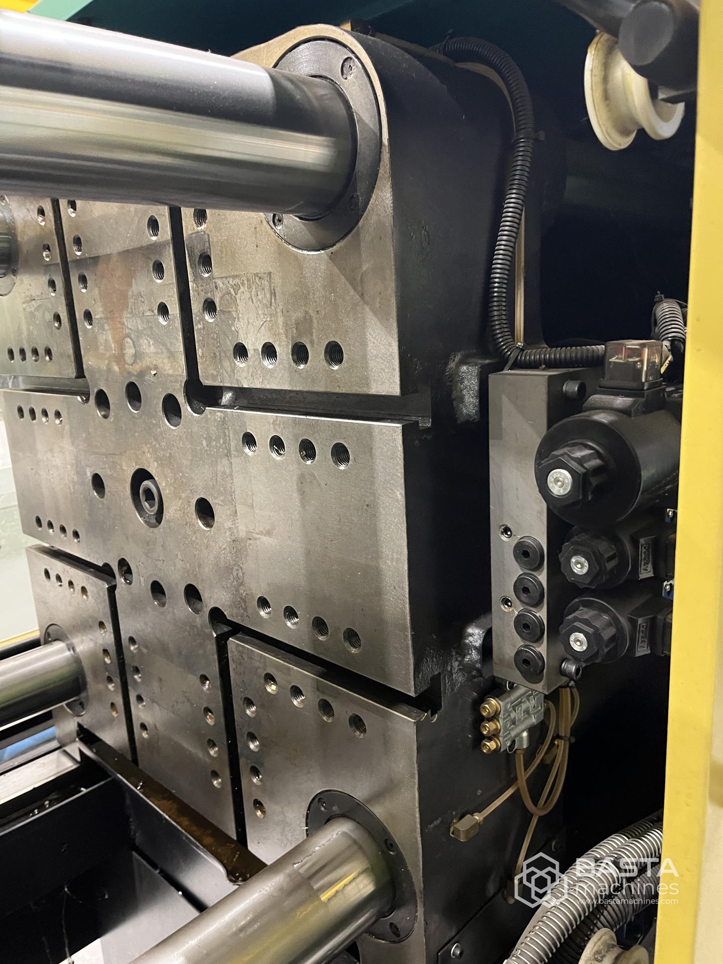 LOG 160 ton injection molding machine (2016) new screw and barrel