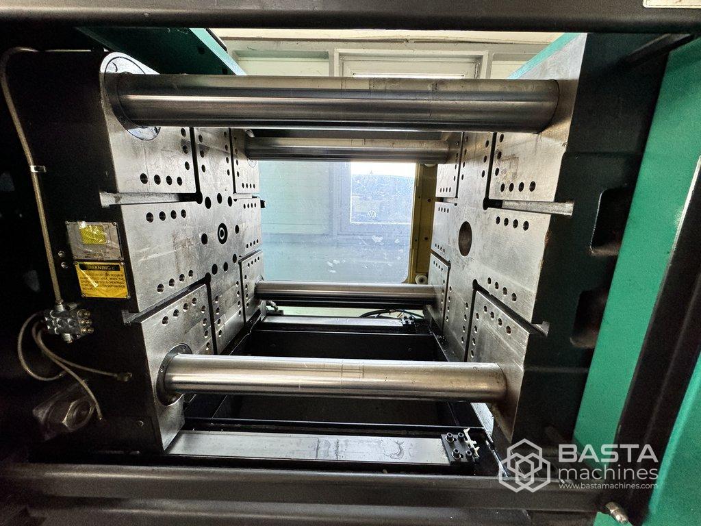 LOG 160 ton injection molding machine (2016) new screw and barrel