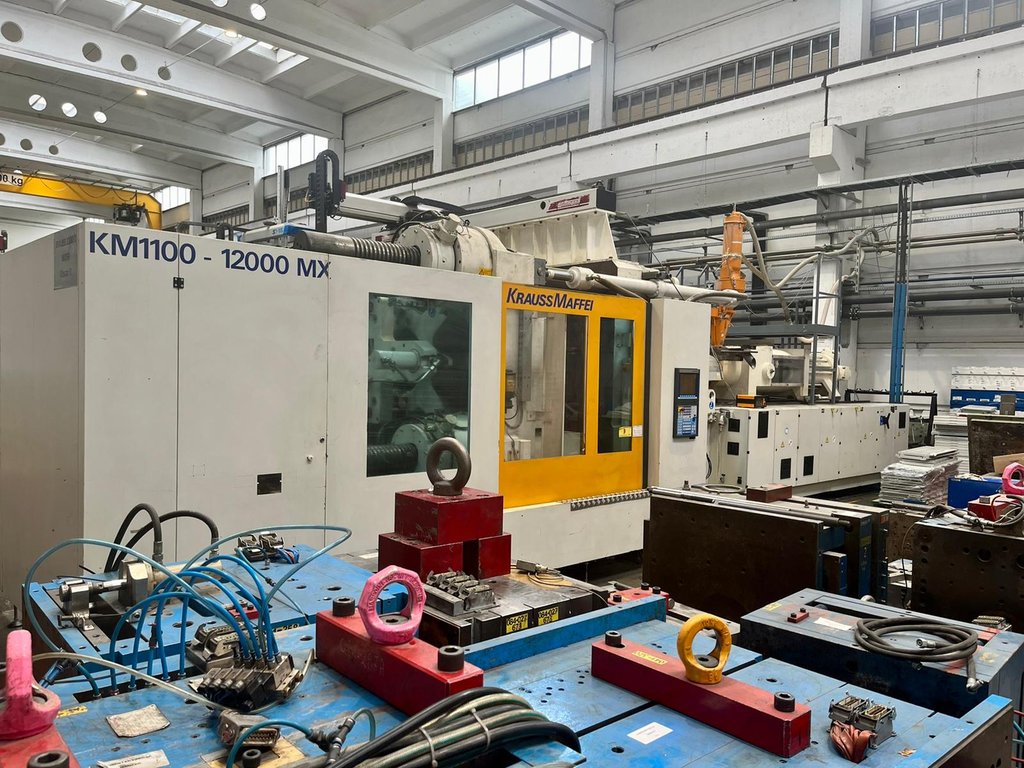 2008 Krauss Maffei KM 1000-17200 MX, robot LR300