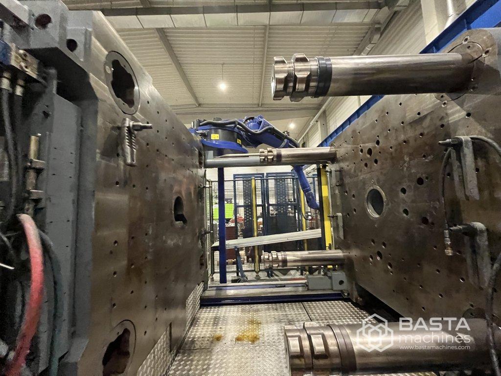 1000 ton Battenfeld, KUKA robot 6 axes (2004)