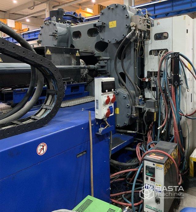 1000 ton Battenfeld, KUKA robot 6 axes (2004)
