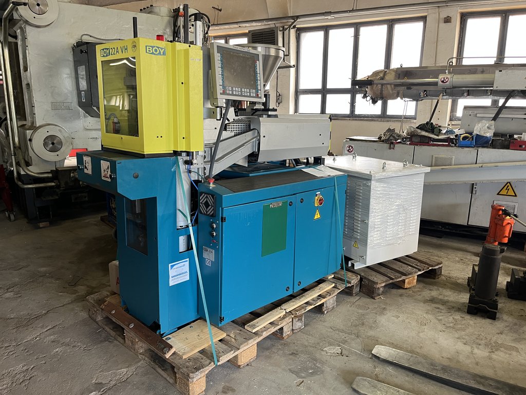 BOY  22A VH vertical (only 2000 hours) + Extra silicon injection unit