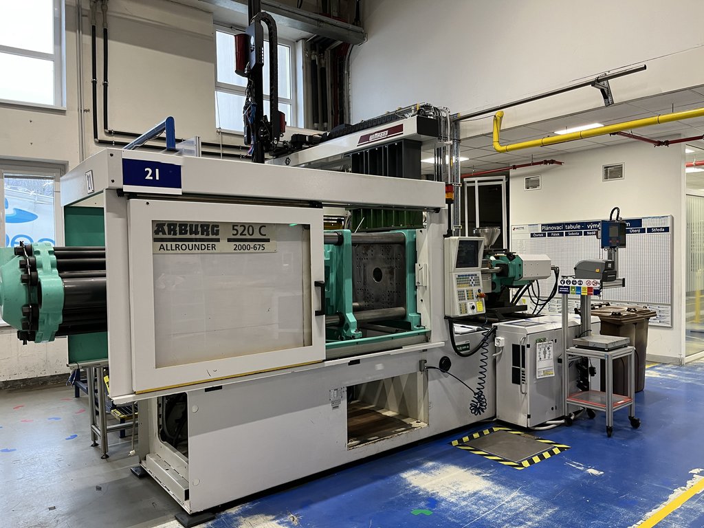 Arburg 520 C 2000-675 (year 2003) low hours 46.000