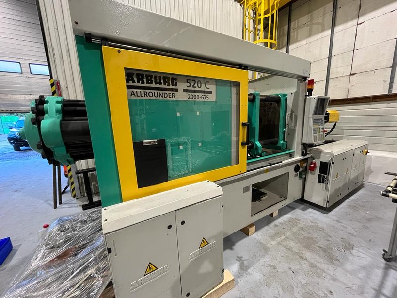 Arburg 520 C 2000-675 (2004) injection moulding machine, robot Multilift, conveyor
