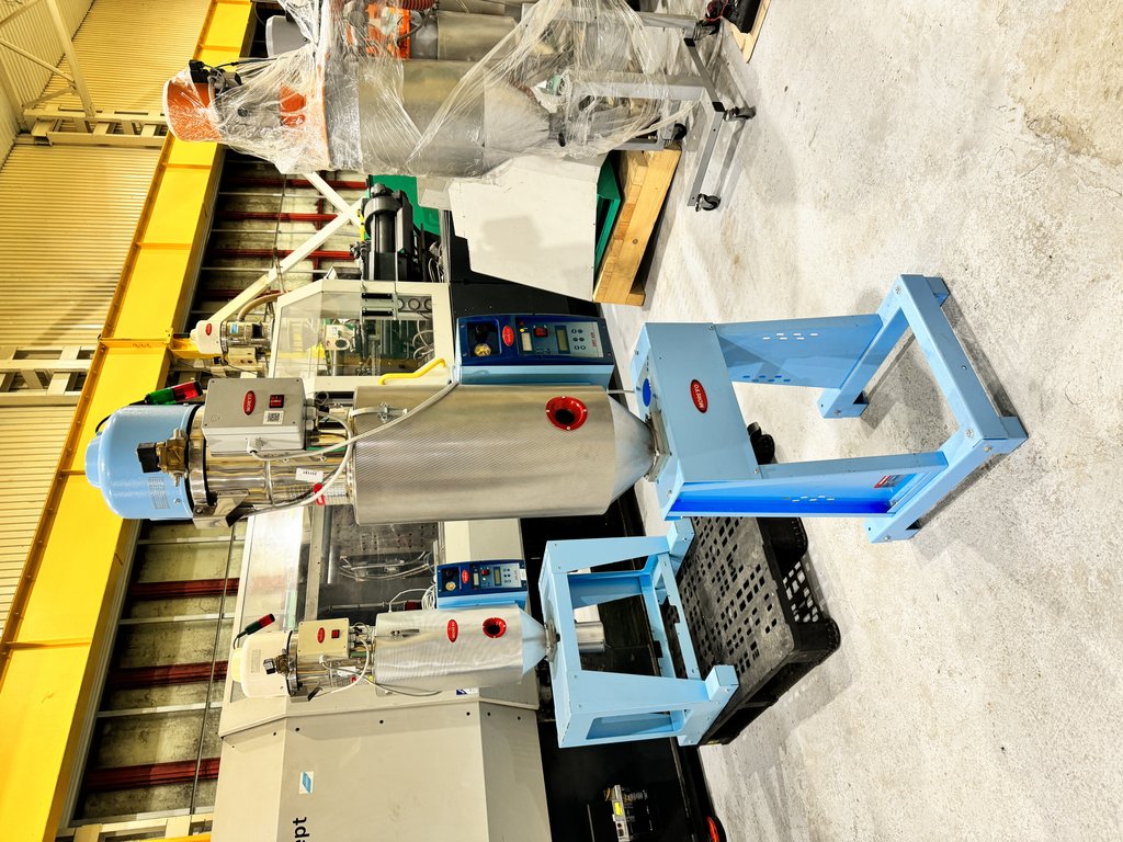 Drying set Moretto dehumidifying D3 T (2006), with hopper loader F3 F40 (2014)