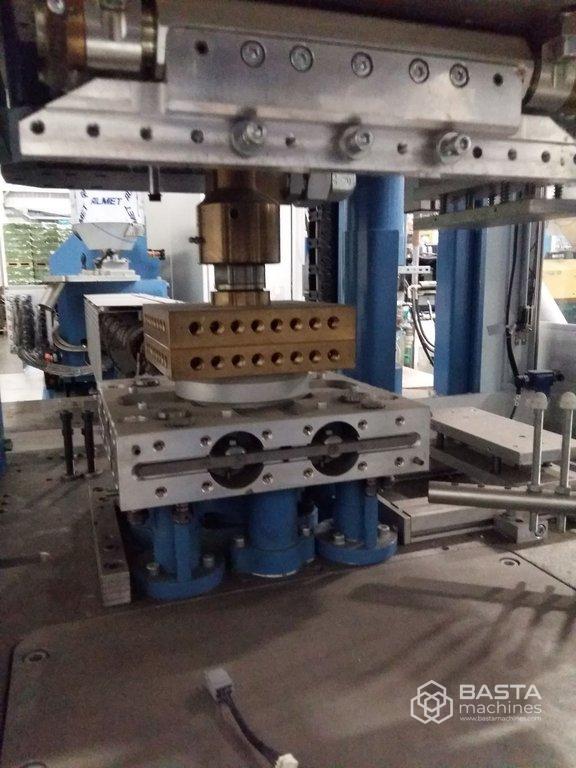 2015 NOVAPAX Blasformmaschine Modell NSB E 400 (Plastikflaschen bis 0,5 L)