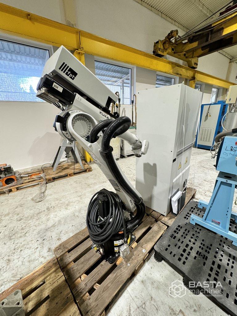 2019 KUKA Robot KR8 R2010