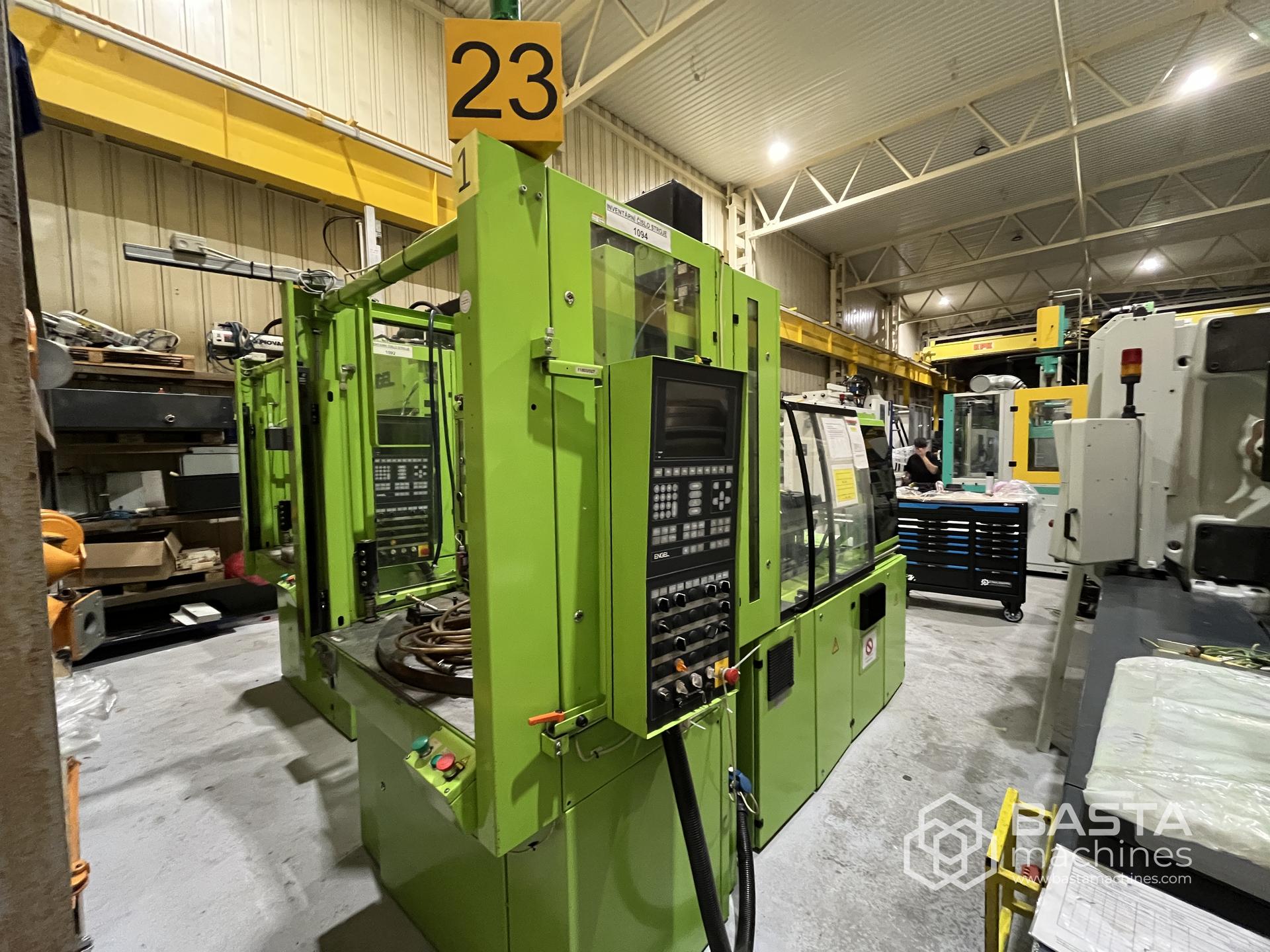 Engel INSERT 330H/90 (2004) vertikaler Drehtisch