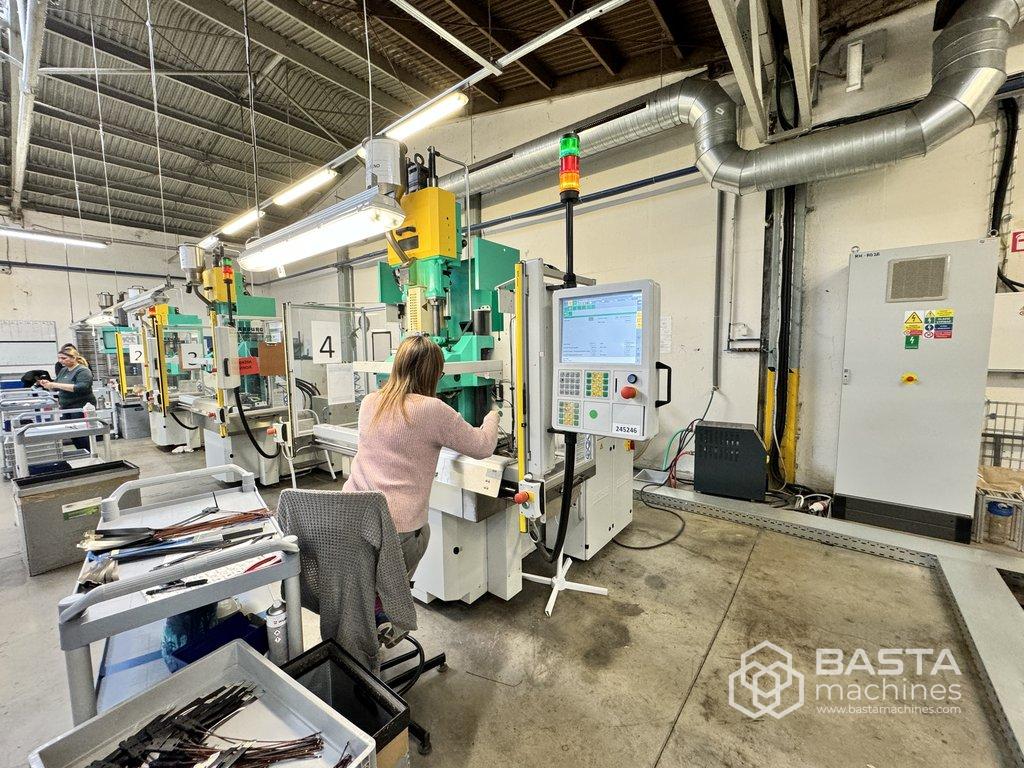 Arburg 275 V 250-70 Schiebetisch Vertical injection molding machine (2018)