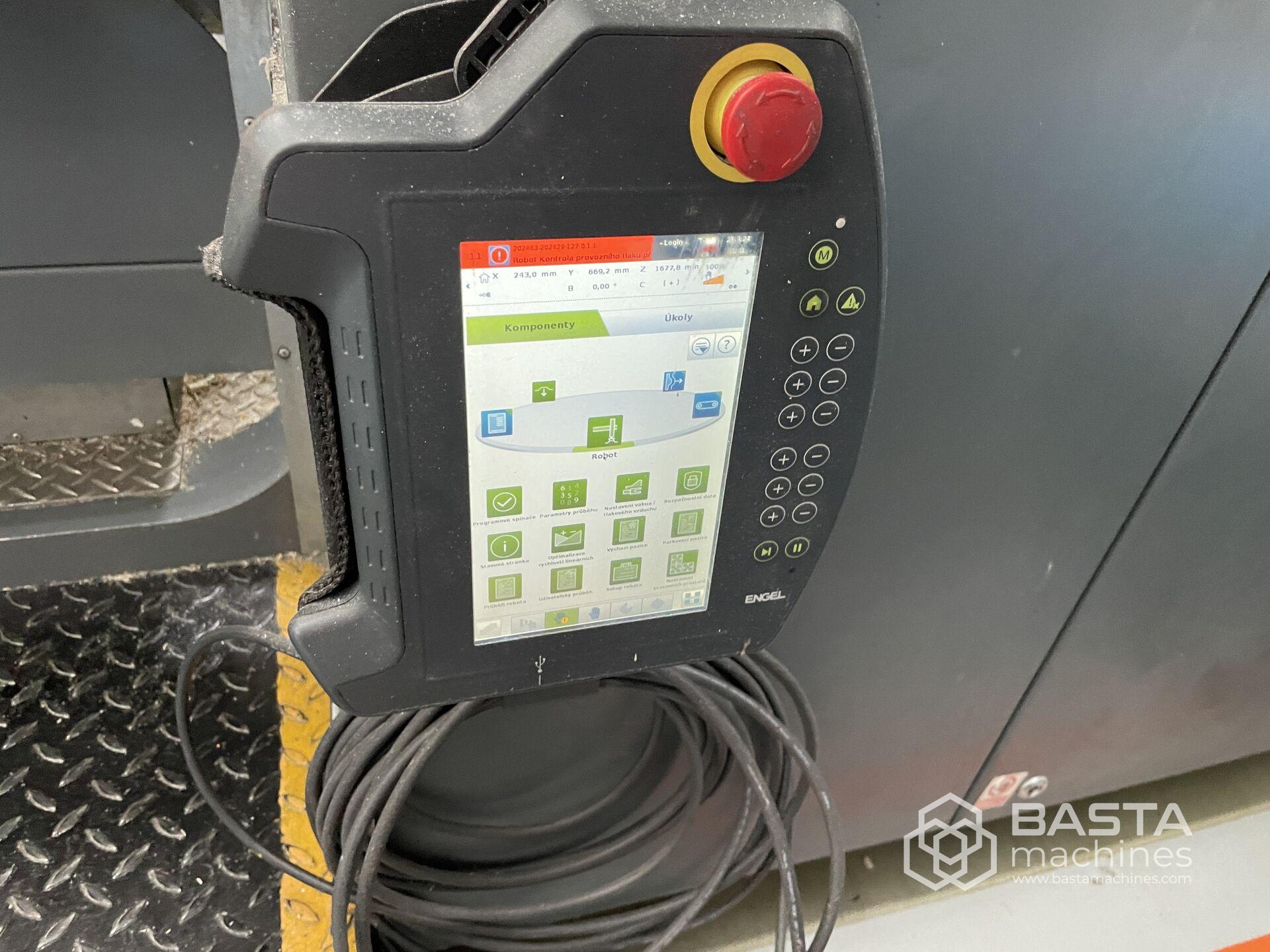 Engel Victory 330/180 tech (2015), Duroplast, Engel VIPER 40 Linearroboter