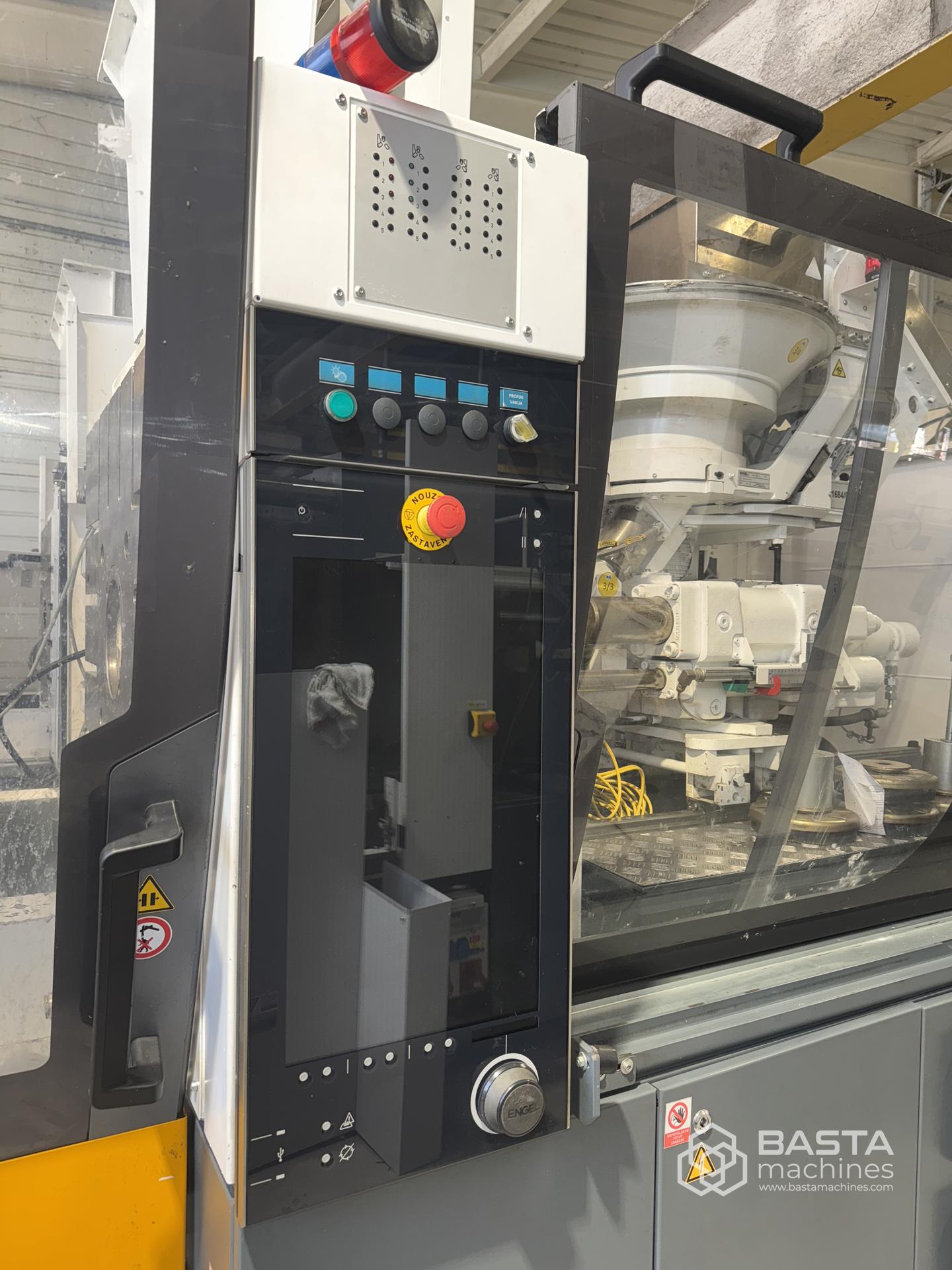 Engel Victory 330/180 tech (2015), Duroplast, Engel VIPER 40 Linearroboter
