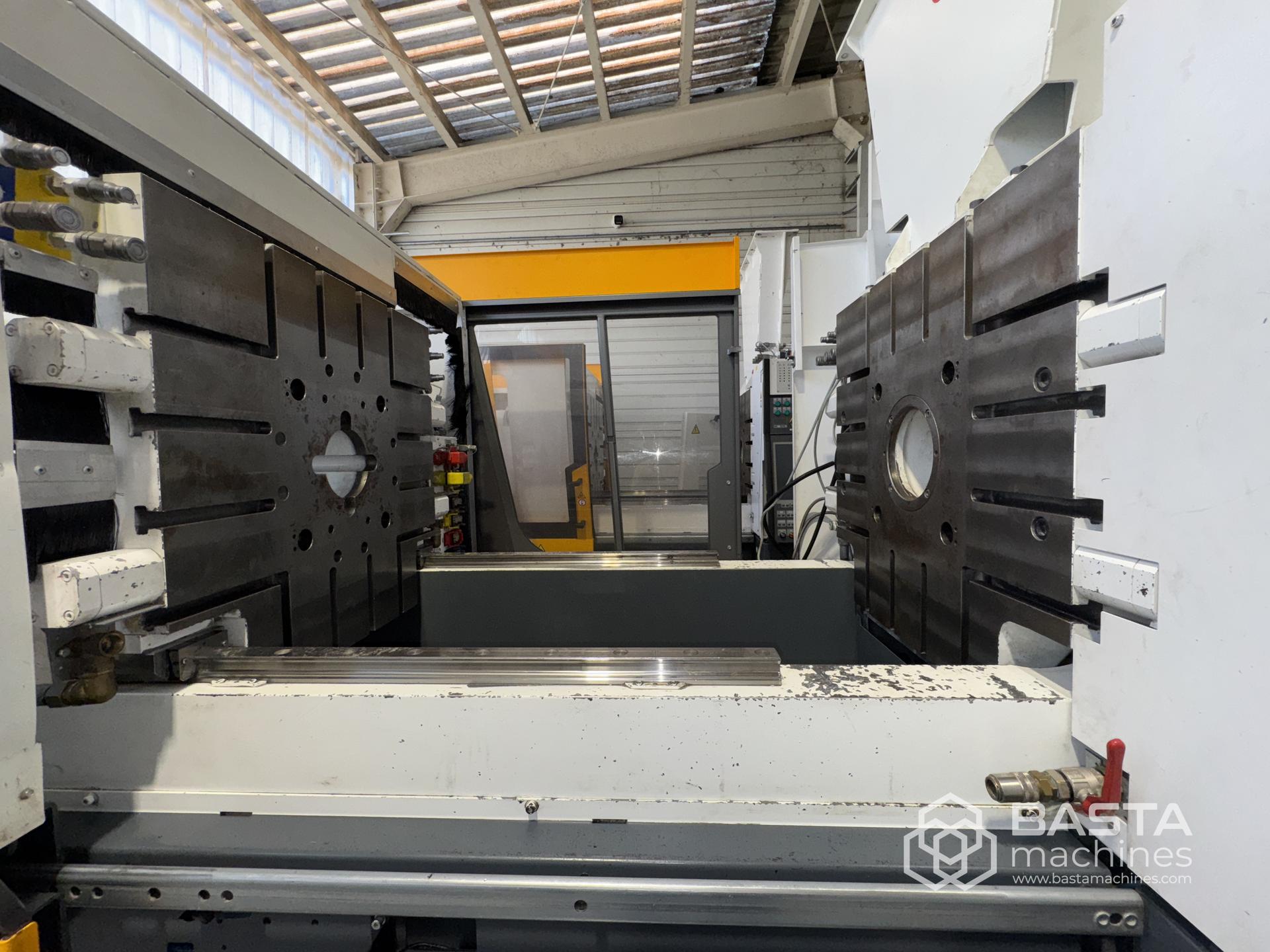 Engel Victory 330/180 tech (2015), Duroplast, Engel VIPER 40 Linearroboter
