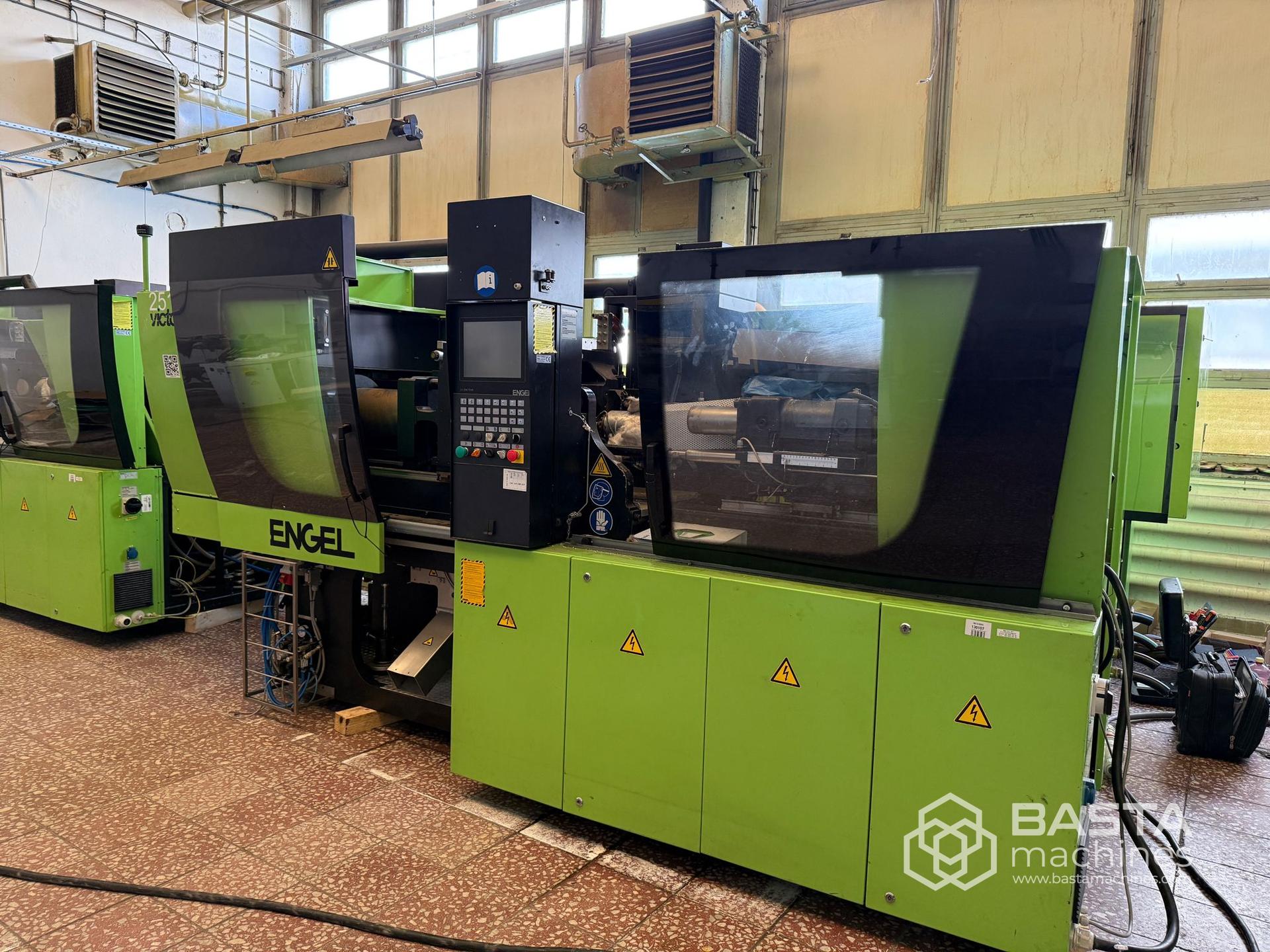 Engel VICTORY 330/60 Tech (2007)