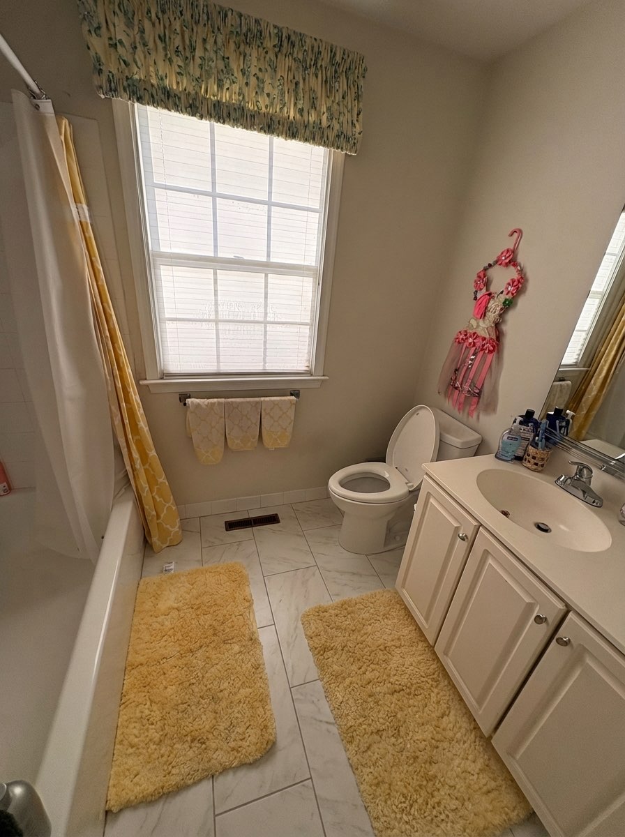Concrete-look bathroom floor renovation for an industrial aesthetic