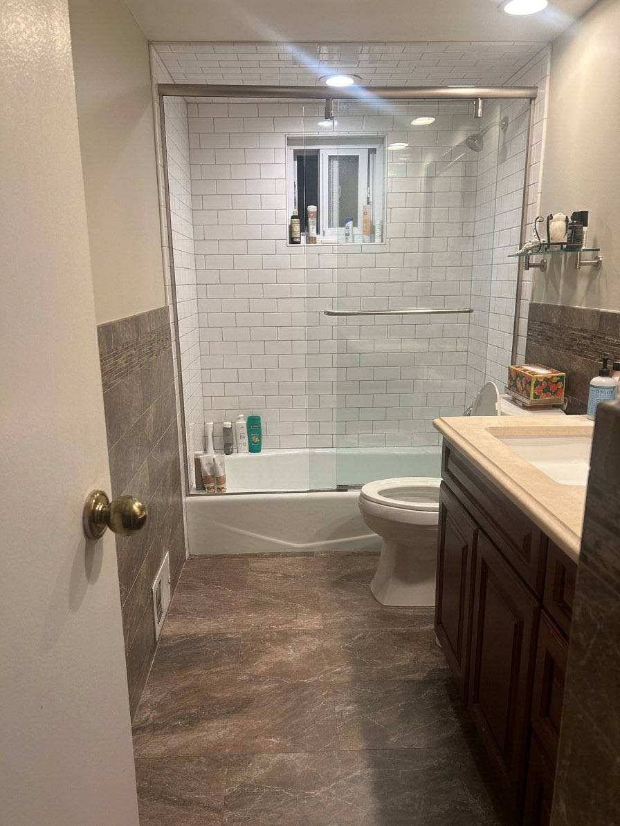 Bathroom wall upgrade with floor-to-ceiling porcelain panels