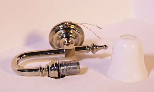 Leuk retro muurlampje met wit glas 01