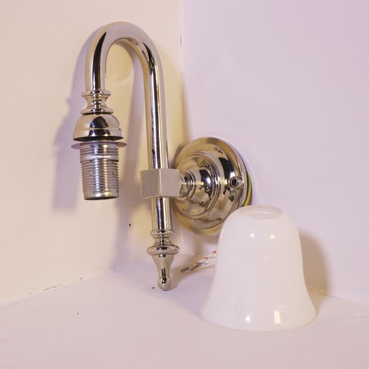 Leuk retro muurlampje met wit glas