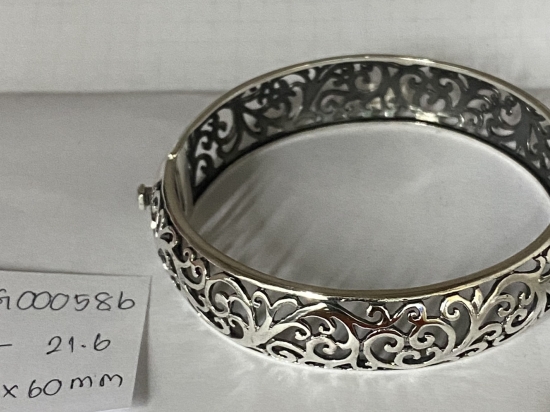Bangle 586
