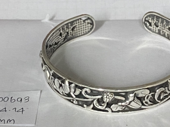 Bangle 693