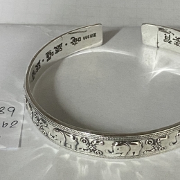 Bangle 889