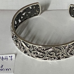 Bangle 647