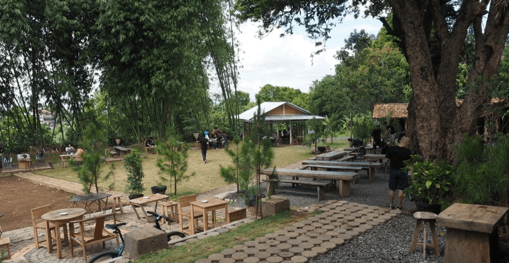 tempat makan terdekat