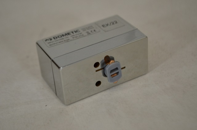 Product image: USB-laturi valaisinkiskoon kromi