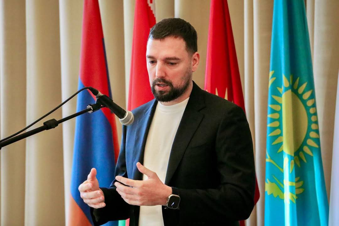 Dmitry Saksonov Highlights Blockchain Sports' Role at the International Youth Round Table