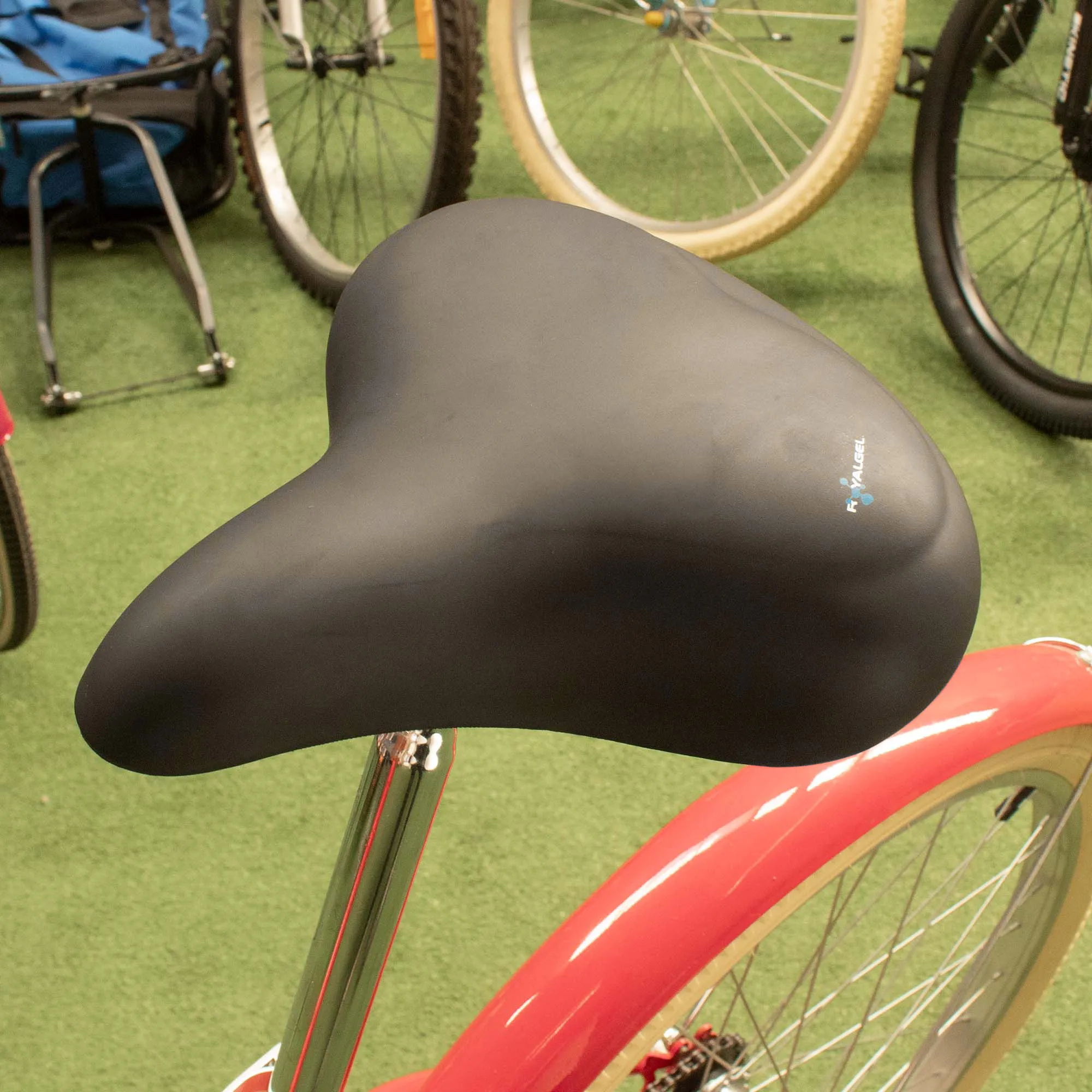 asiento-para-bicicleta-selle-royal-city-shock-gel-286x193cm-negro-con-resortes-y-broche-en-blister-4