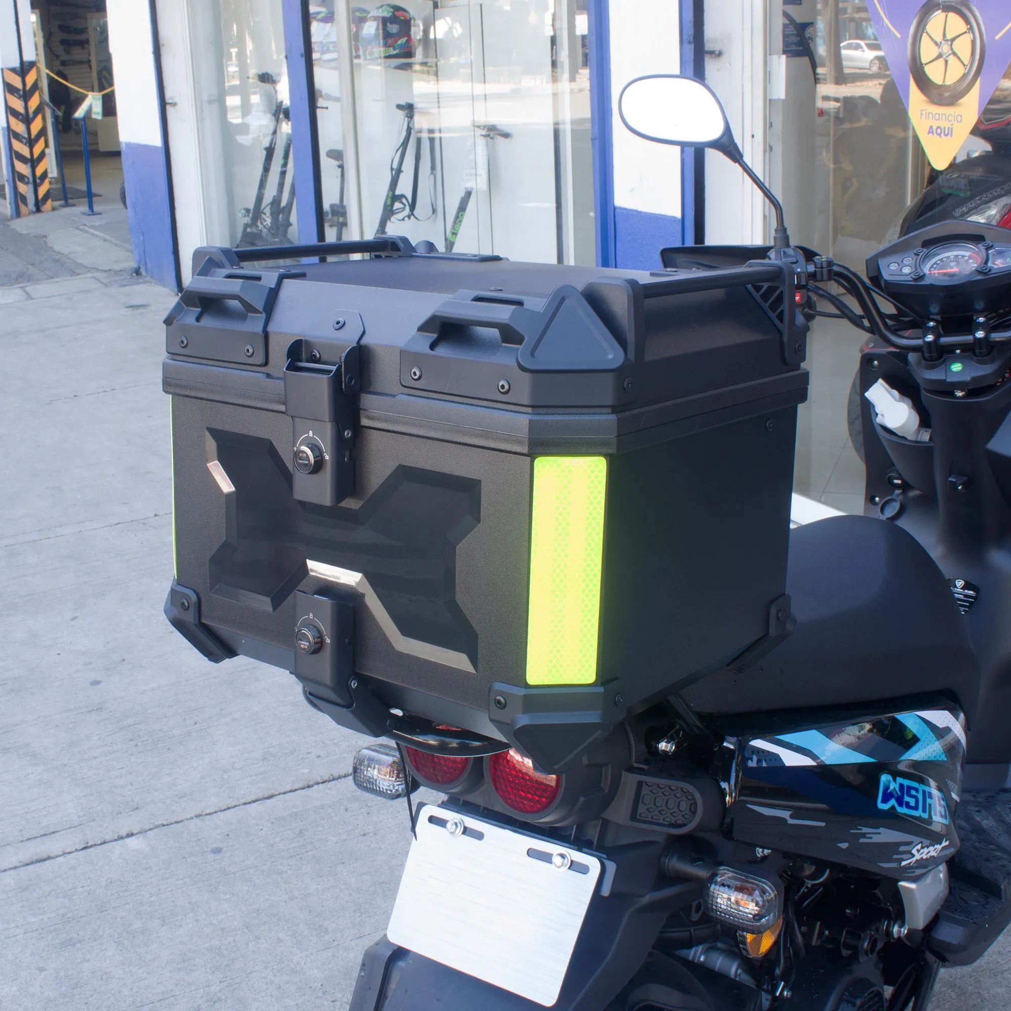 caja-porta-equipaje-para-motocicleta-45l-carbon-negro-kinlley-5