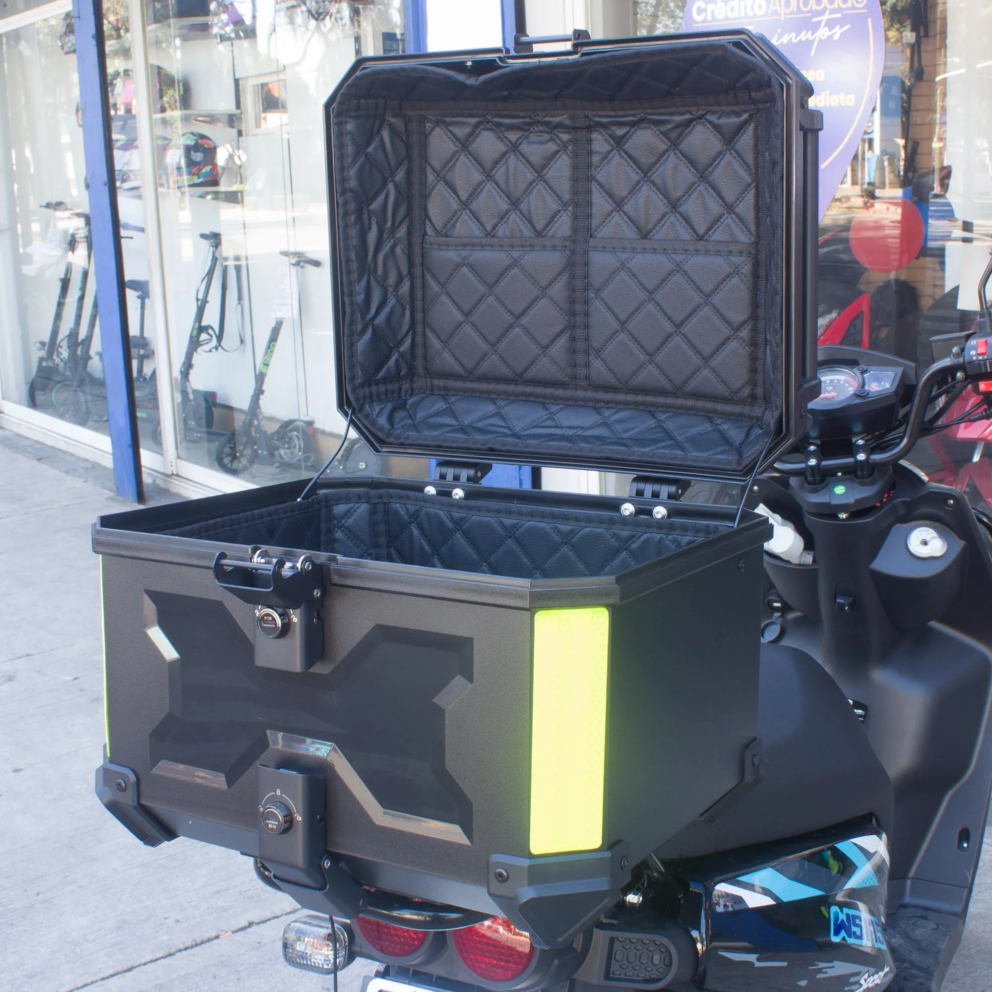 caja-porta-equipaje-para-motocicleta-45l-carbon-negro-kinlley-7