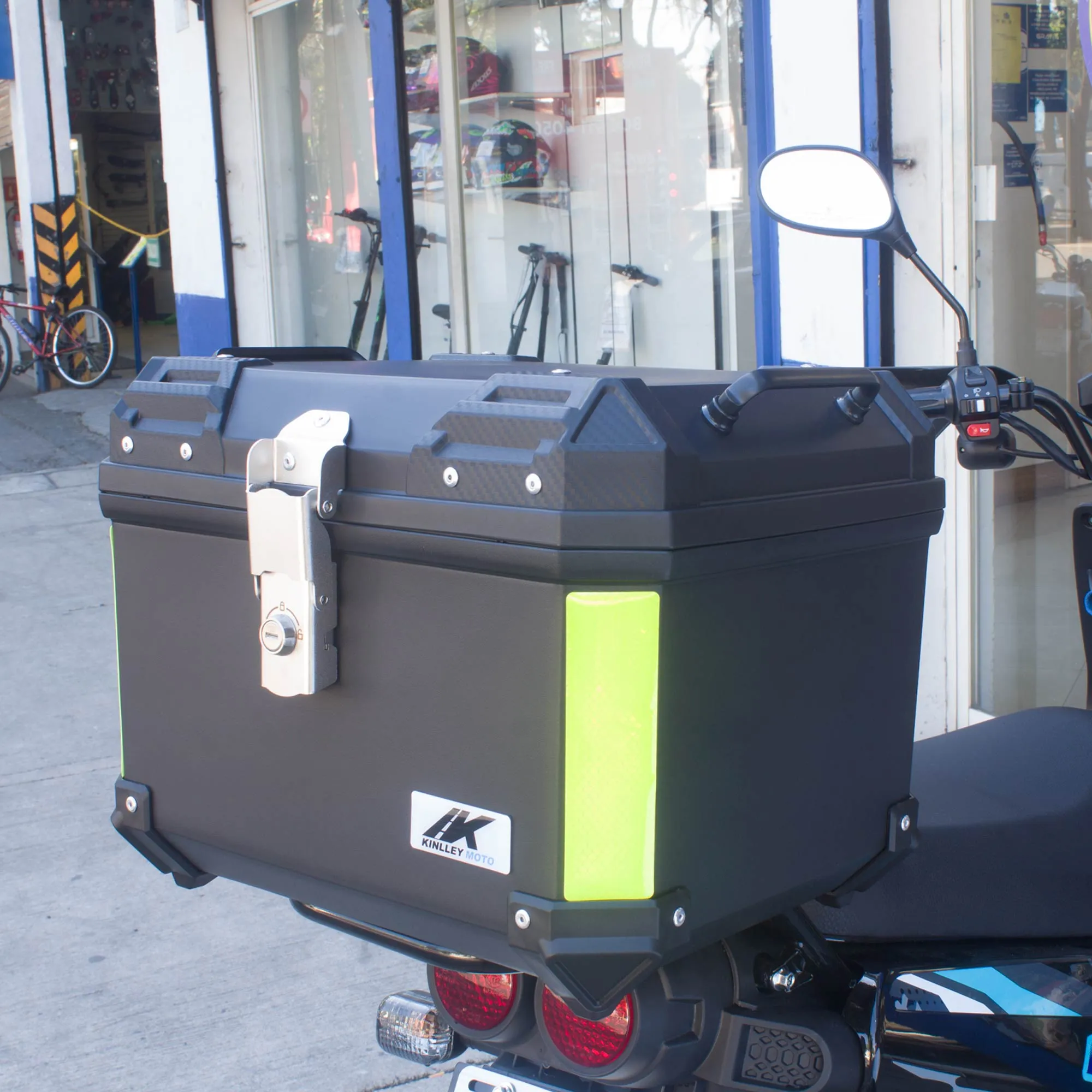 caja-porta-equipaje-para-motocicleta-55l-negro-kinlley-6