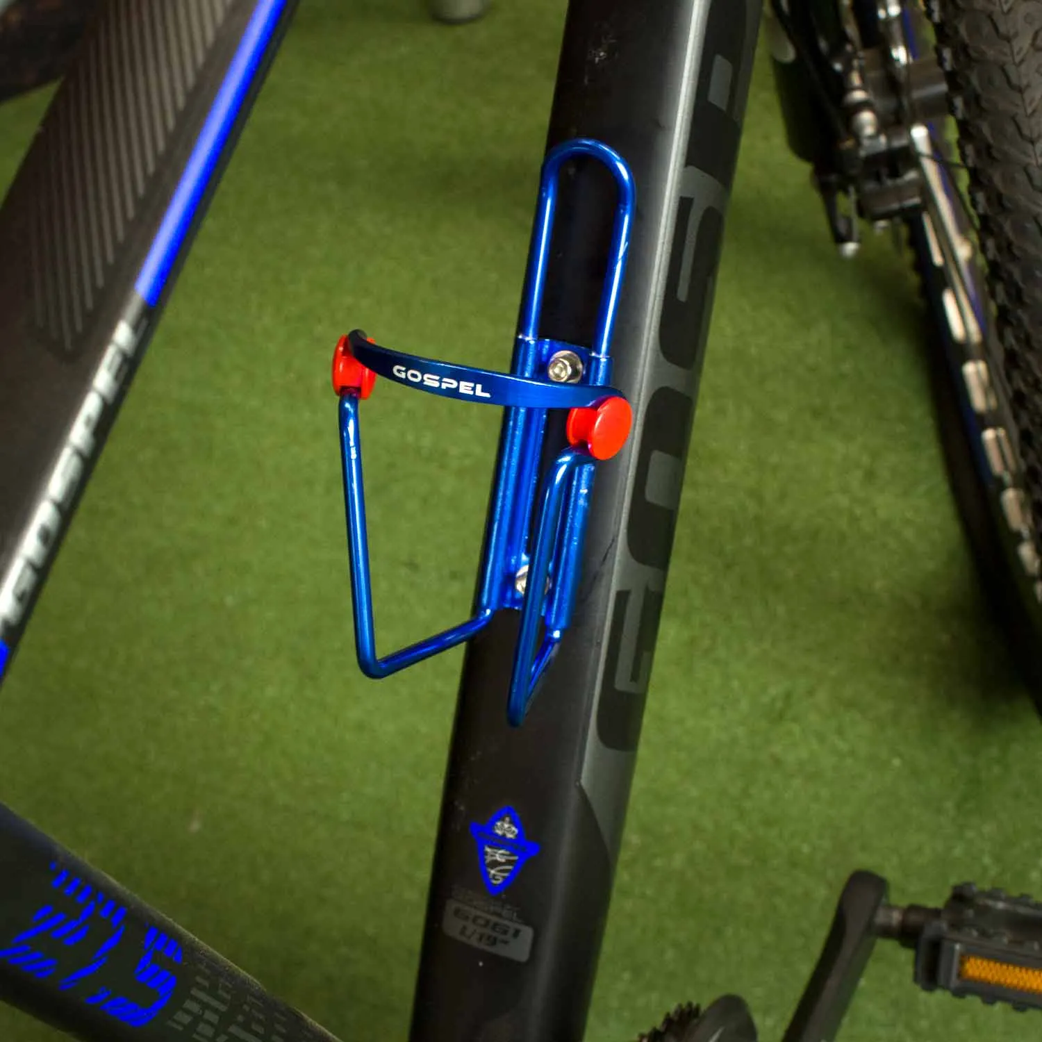 porta-anfora-para-bicicleta-azul-anodizado-c-04-gospel-2